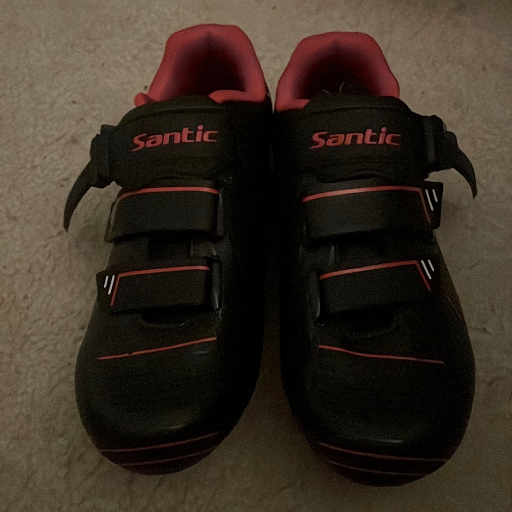 Black and red Santic pelaton compatible shoes